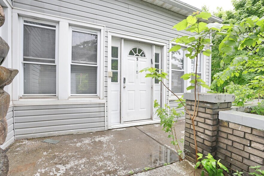 More Photos Of 22 S Madison Ave, Spring Valley Office For Sale