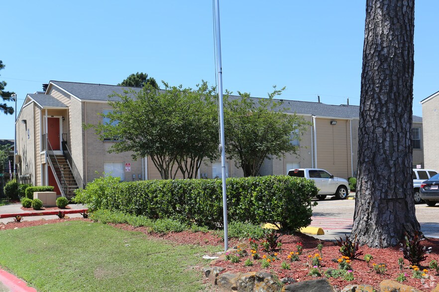 More Photos Of 424 S Bender Hollow, Humble Apartments For Sale