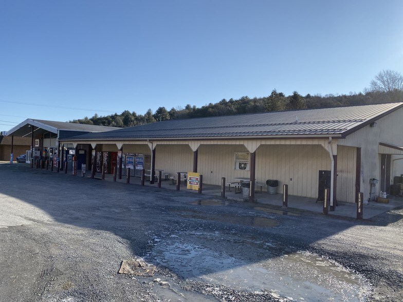 More Photos Of 139 W Craig St, Craigsville Supermarket For Sale