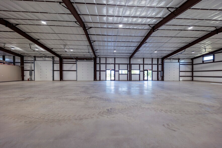 More Photos Of 6451 Silver Saddle Rd, Fort Worth Warehouse For Lease