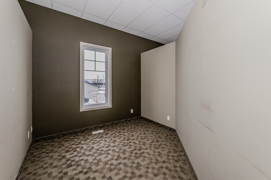 More Photos Of 90 Earl Martin Dr, Woolwich Medical For Lease