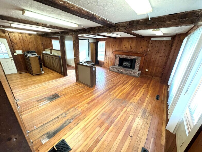 More Photos Of 2072 Main st, Londonderry Apartments For Sale