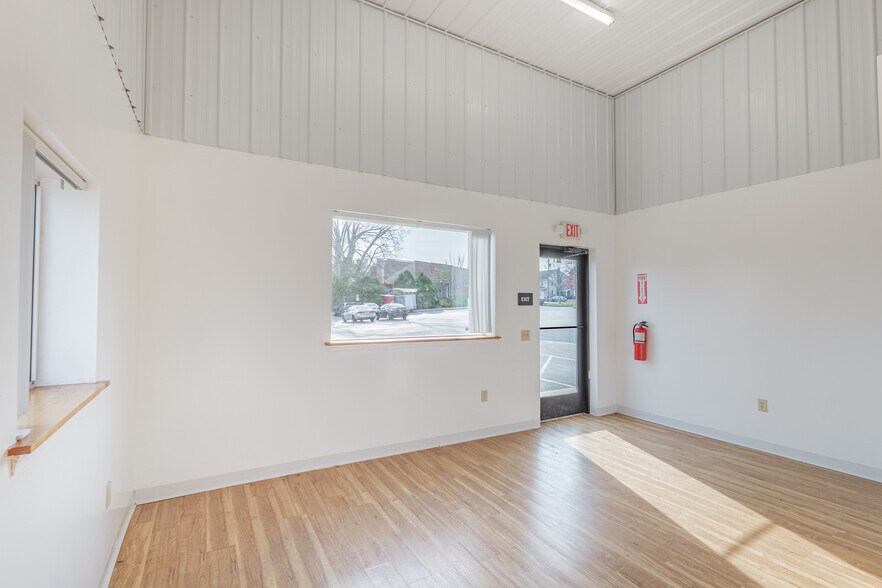 More Photos Of 244 W 2nd St, Hummelstown Warehouse For Sale