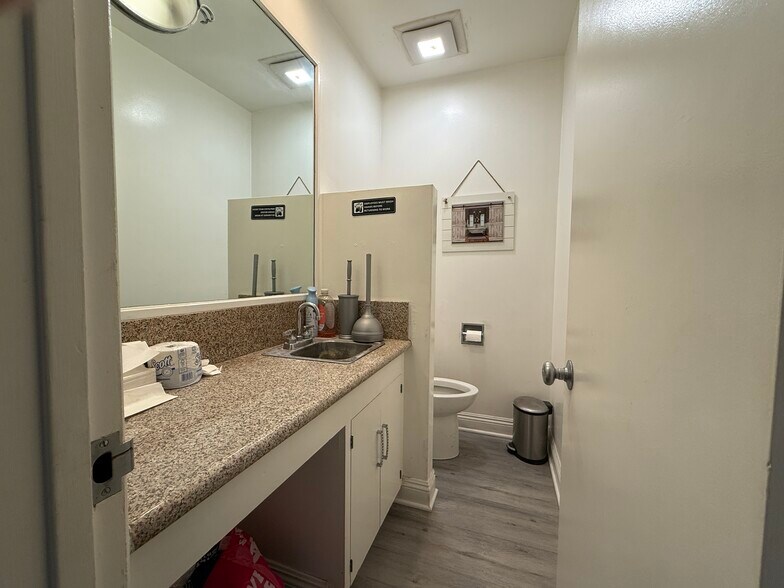 More Photos Of 6086 Brockton Ave, Riverside Medical For Lease