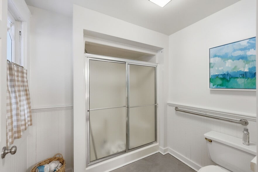 More Photos Of 610 Candler St, Gainesville Medical For Sale