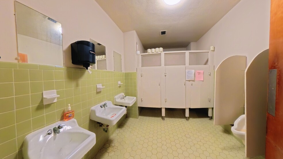 More Photos Of 419 N Raleigh Ave, Sheffield Specialty For Sale