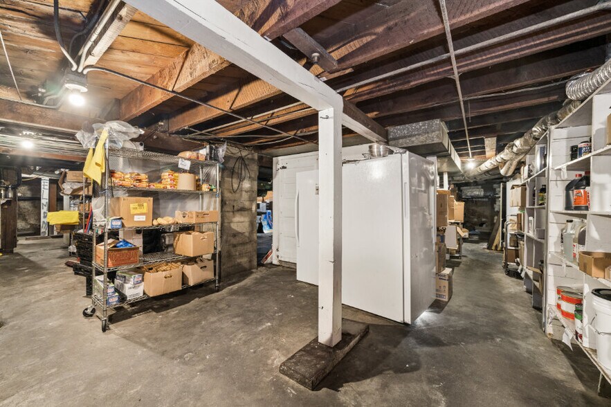 More Photos Of 2015 1st St, Tillamook General Retail For Sale