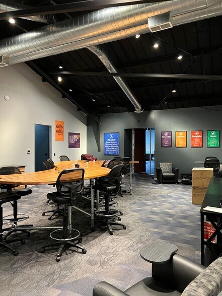 More Photos Of 5642 N 2nd St, Loves Park Office For Lease