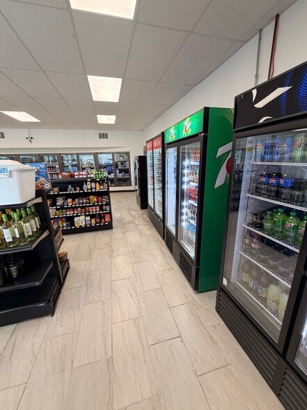 More Photos Of 1929 Clay St, Kissimmee Convenience Store For Lease
