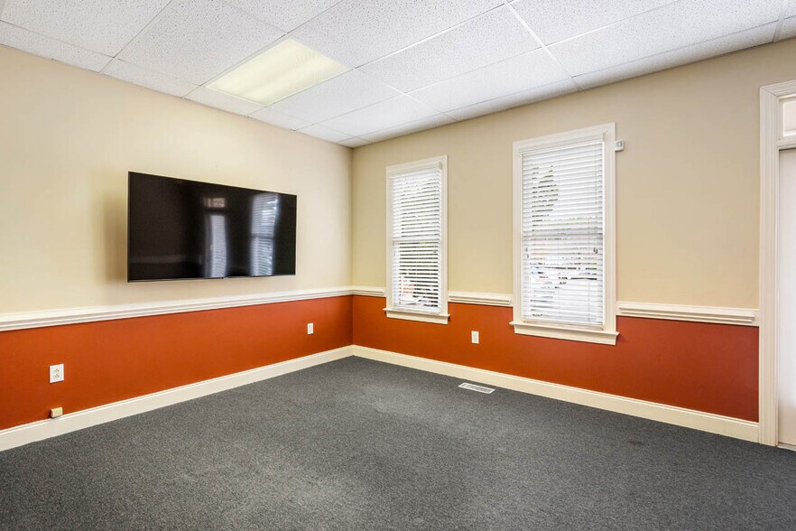 More Photos Of 130 Salem Towne Ct, Apex Office For Sale