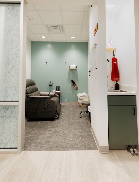 More Photos Of 101 Grant Pl, Lowell Medical For Lease