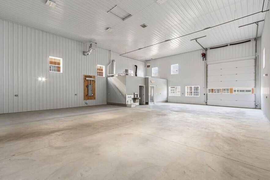 More Photos Of 4150 Dunroamin Rd, Wall Township Distribution For Sale