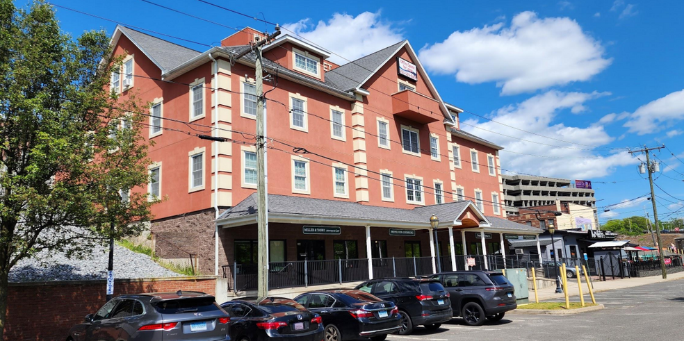 Primary Photo Of 228 Meadow St, Waterbury Medical For Lease