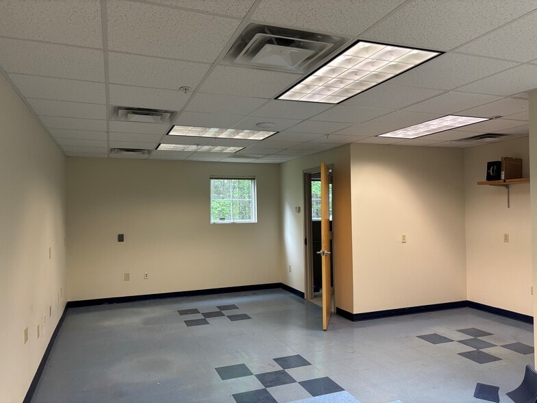 More Photos Of 16 Northbrook Dr, Falmouth Medical For Lease