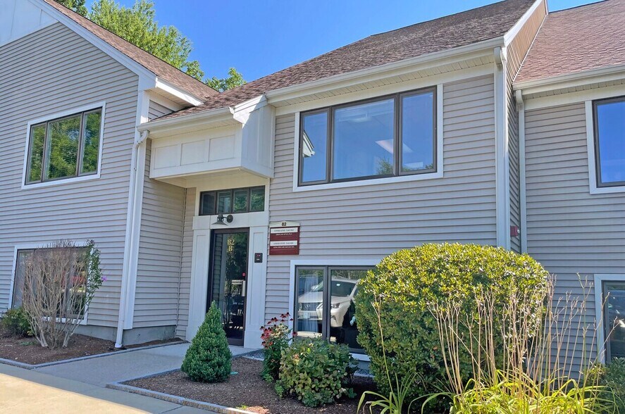 More Photos Of 82 Palomino Ln, Bedford Medical For Lease