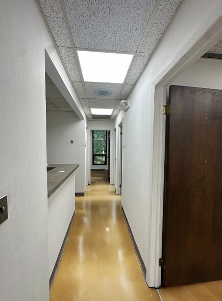 More Photos Of 74 Pascack Rd, Park Ridge Medical For Lease