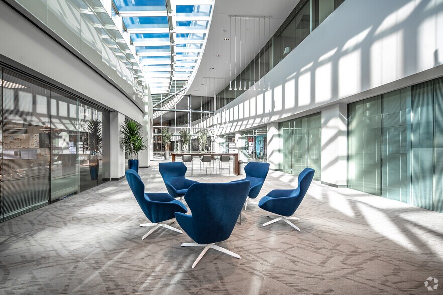 More Photos Of 18111 Preston Rd, Dallas Office For Lease