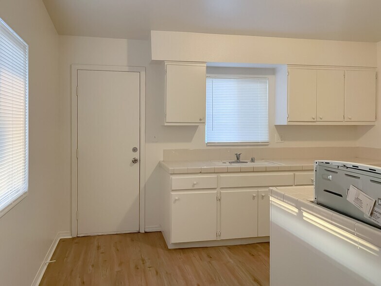 More Photos Of 44817 Redwood Ave, Lancaster Multifamily For Sale