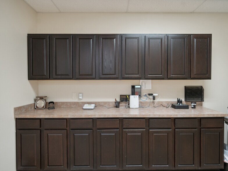 More Photos Of 2005 N Yellowood Ave, Broken Arrow Warehouse For Sale