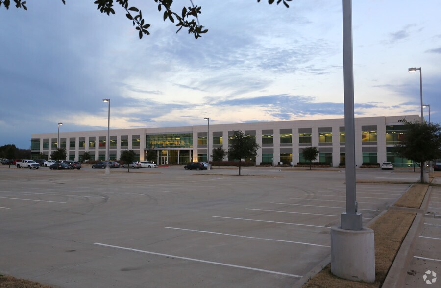 More Photos Of 2900 Lake Vista Dr, Lewisville Office For Lease