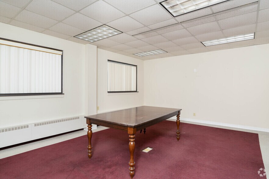 More Photos Of 167 Dwight Rd, Longmeadow Unknown For Lease