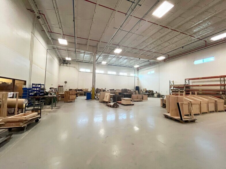More Photos Of 4044 Brockton Dr, Grand Rapids Manufacturing For Sale