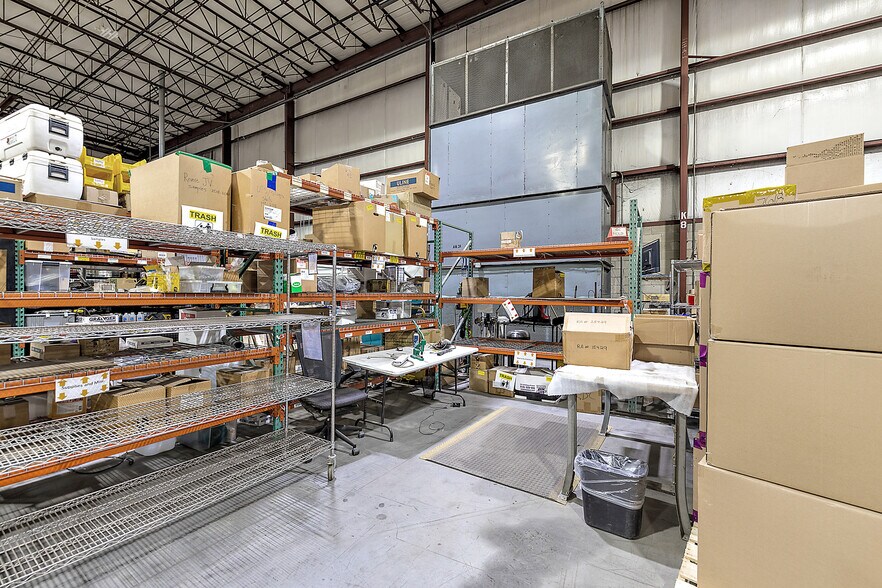 More Photos Of 4333-4335 W Fort St, Detroit Distribution For Lease