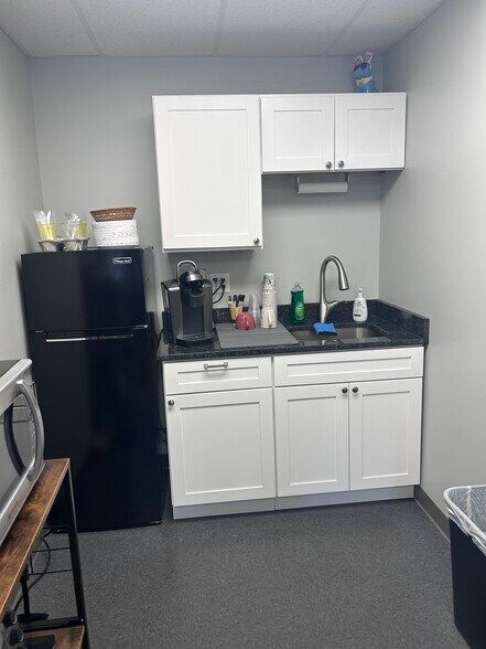 More Photos Of 712 Oaklawn Ave, Cranston Medical For Sale