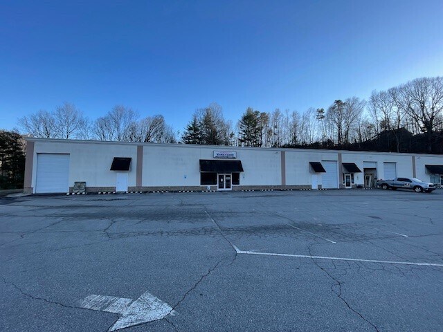 More Photos Of 100-504 Stone Ridge Blvd, Asheville Unknown For Lease