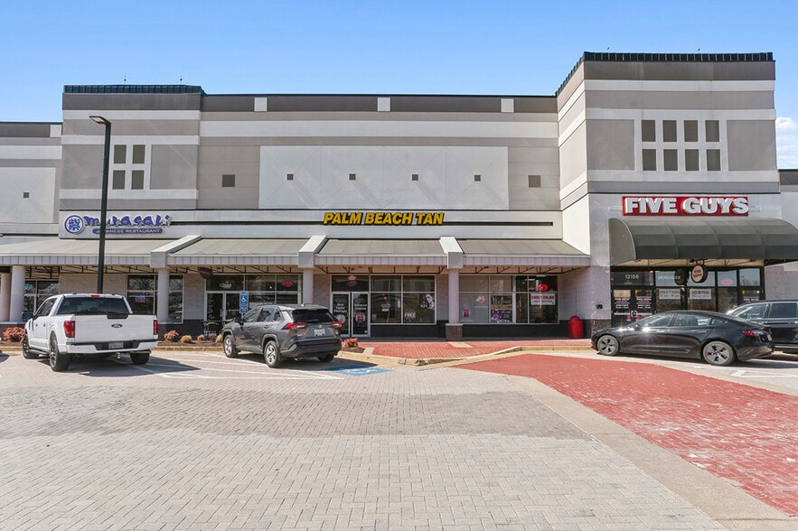 More Photos Of 12100-12220 W Fairfax Towne Center, Fairfax Unknown For Lease