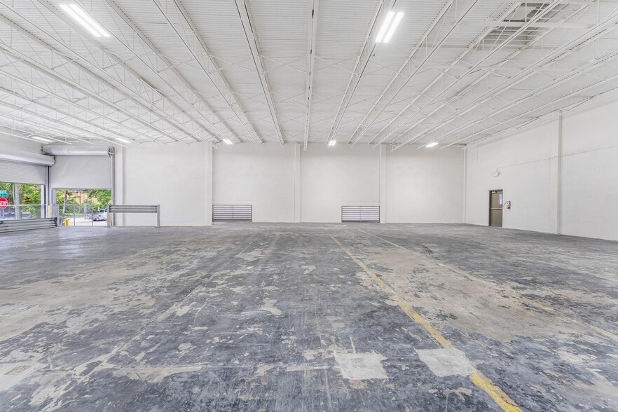 More Photos Of 14525-14570 NW 26th Ave, Opa Locka Manufacturing For Lease