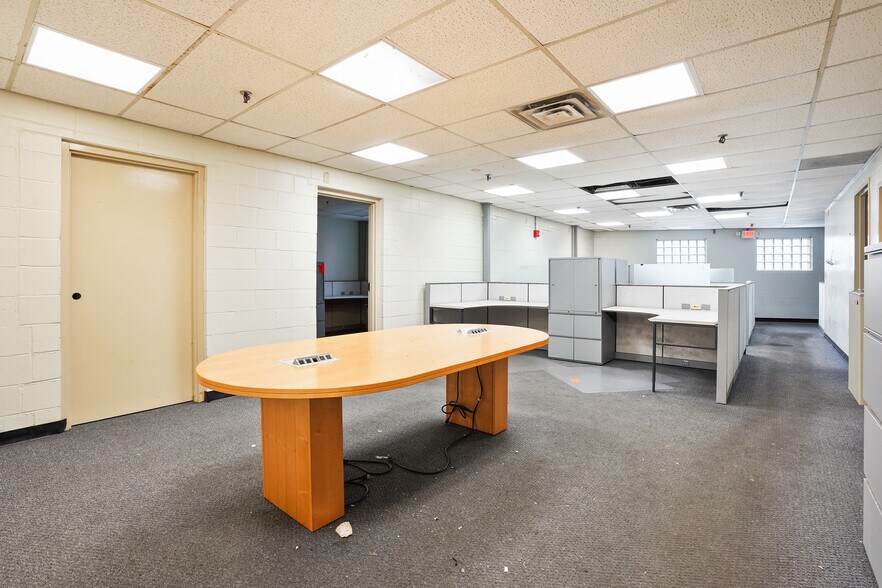 More Photos Of 525 W Chestnut St, Mount Vernon Manufacturing For Sale