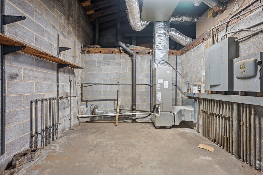 More Photos Of 4927 S Amherst Hwy, Madison Heights Specialty For Sale