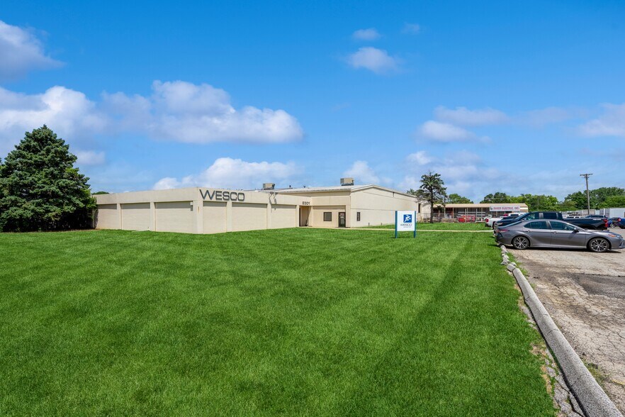 More Photos Of 2301 Fleur Dr, Des Moines Warehouse For Lease