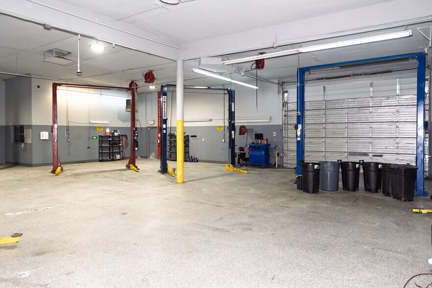 More Photos Of 3105 E Sahara Ave, Las Vegas Auto Repair For Lease