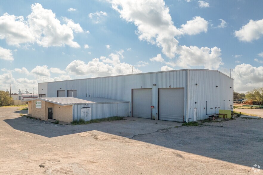 More Photos Of 1550 Laredo Dr, Odessa Warehouse For Sale