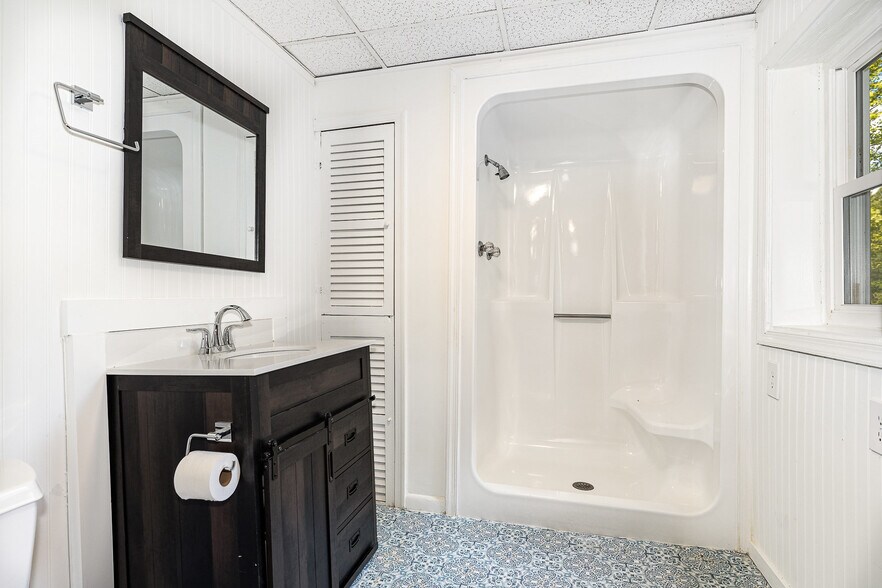 More Photos Of 6908 S Roxbury Mill Rd, Spotsylvania Flex For Sale