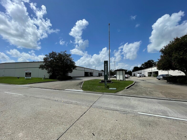 More Photos Of 11800 Industriplex Blvd, Baton Rouge Distribution For Sale