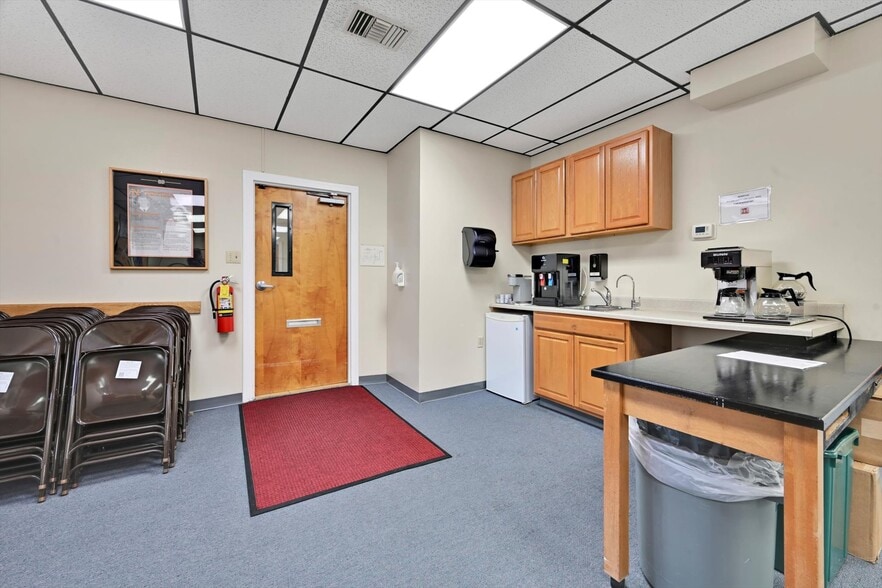 More Photos Of 2014 Laubach Ave, Northampton Office For Sale