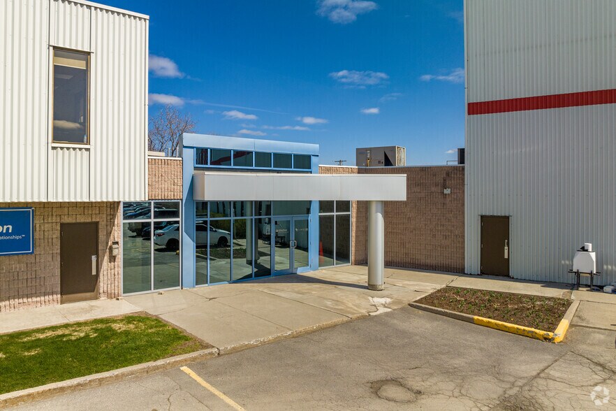 More Photos Of 2680 Queensview Dr, Ottawa Light Manufacturing For Lease