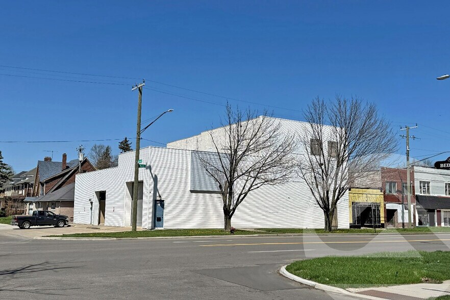 Primary Photo Of 16203-16209 Mack Ave, Detroit Auto Repair For Sale