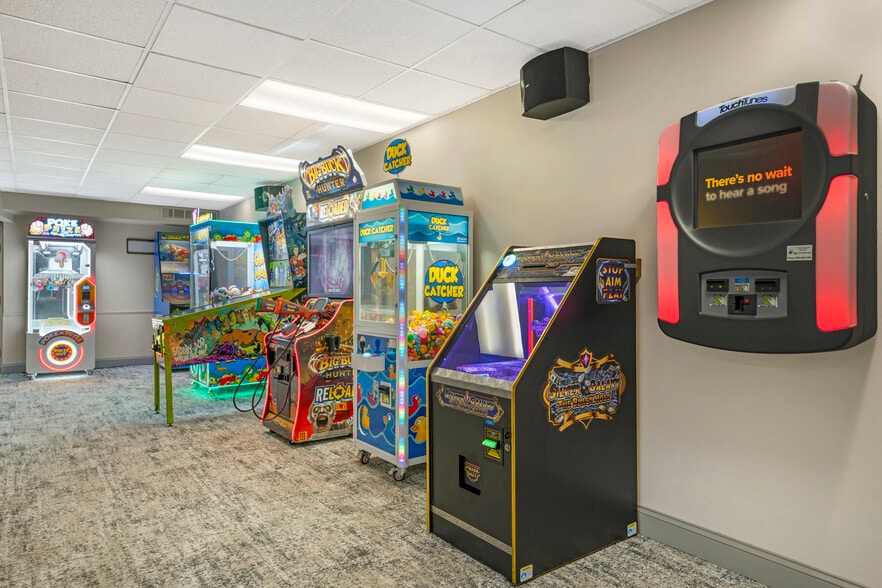 More Photos Of 250 W Church St, Mishicot Hotel For Sale