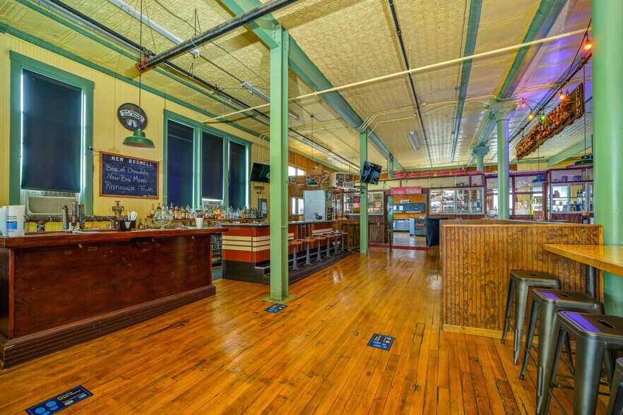 More Photos Of 923 N E St, Richmond Storefront For Sale