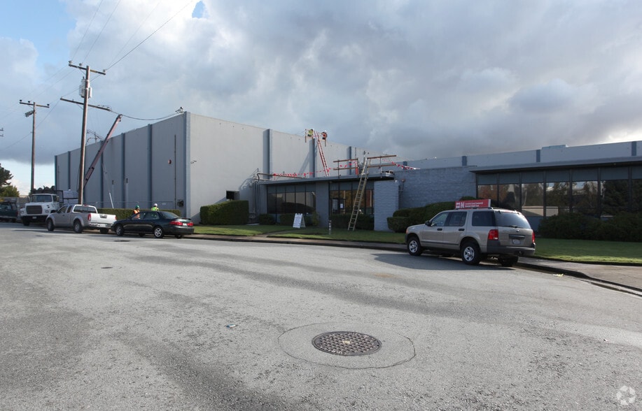 More Photos Of 25-35 Ingold Rd, Burlingame Warehouse For Lease