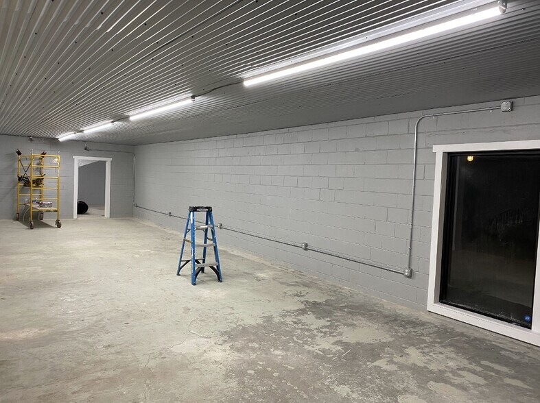 More Photos Of 2740 Madison Ave, Indianapolis Department Store For Lease