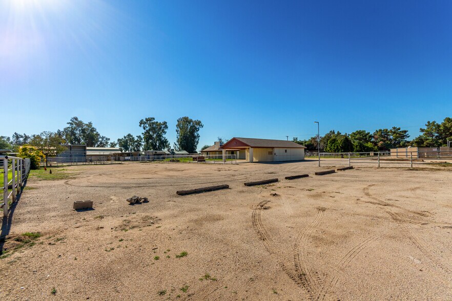 More Photos Of 7425 N Alsup Rd, Litchfield Park Horse Stables For Sale