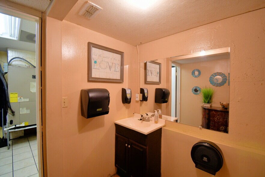 More Photos Of 128 E Orange Ave, Lake Wales General Retail For Sale