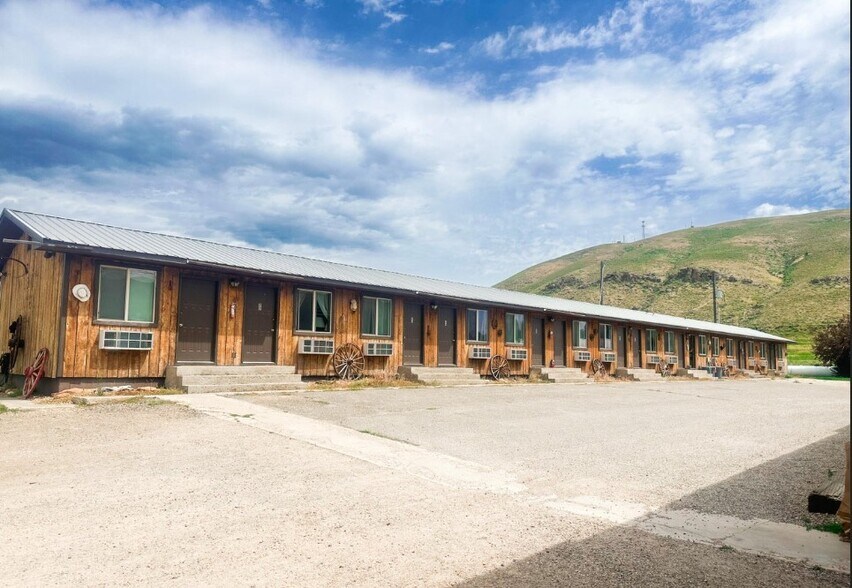 More Photos Of 10763 US Highway 30, Cokeville Hotel For Sale