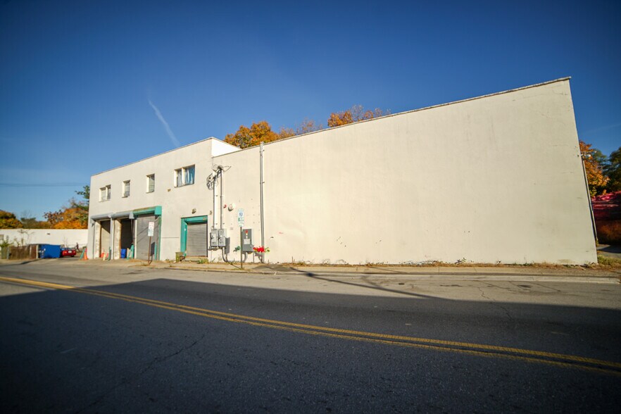 More Photos Of 201 Ferris Ave, White Plains Warehouse For Lease