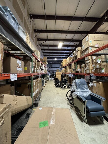 More Photos Of 12 Star Dr, Merrimack Service For Lease